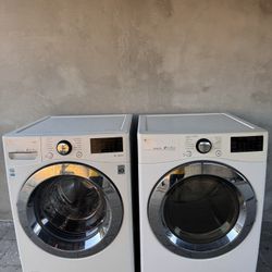 Washer And Dryer/Lavadora Y Secadora
