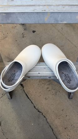 Sketchers women’s size 8
