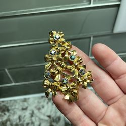 Avon Signed Brooch Pin Gold Tone Rhinestone Holiday Christmas Tree