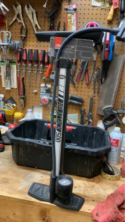 Manual air pump