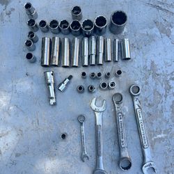 Over 30 craftsman Tools Sockets Wrenchs All In Good Shape