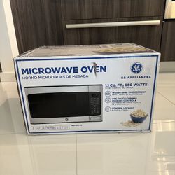 BRAND NEW STAINLESS STEEL COUNTERTOP MICROWAVE IN UNOPENED BOX