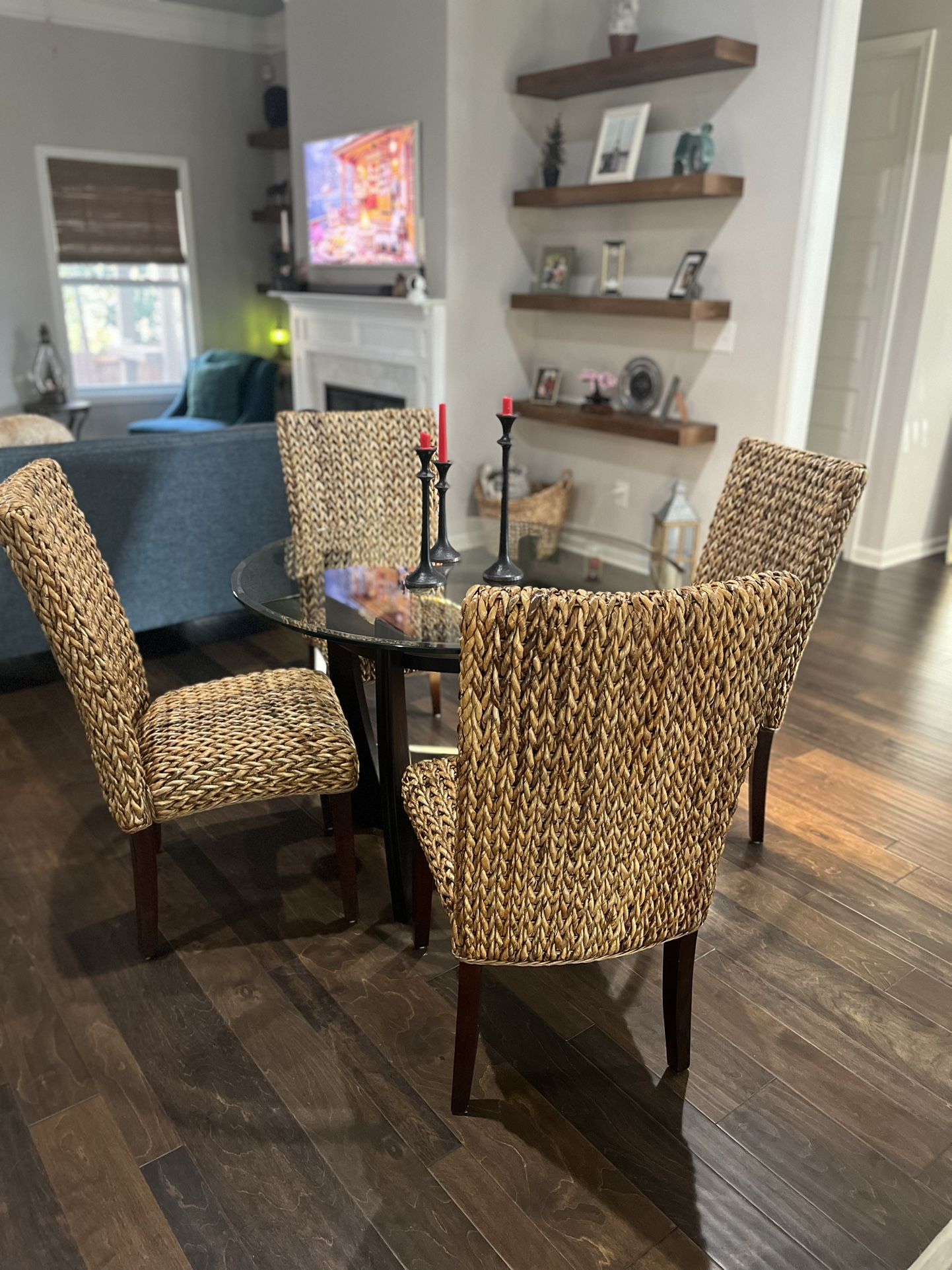 Like New!!!Coaster Furniture 5-piece Dining Set-Round Top Table + 4 Woven Chairs