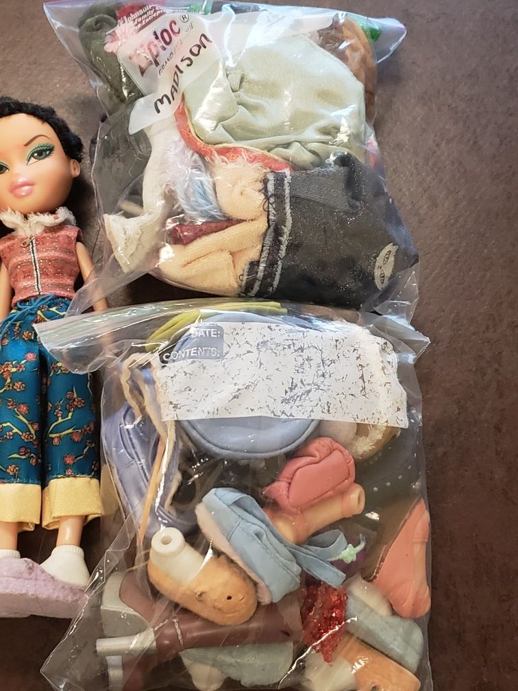 Vintage Bratz Doll & Clothing Fringe Zip Travel Bag Carry Case for Sale in  Deer Park, TX - OfferUp