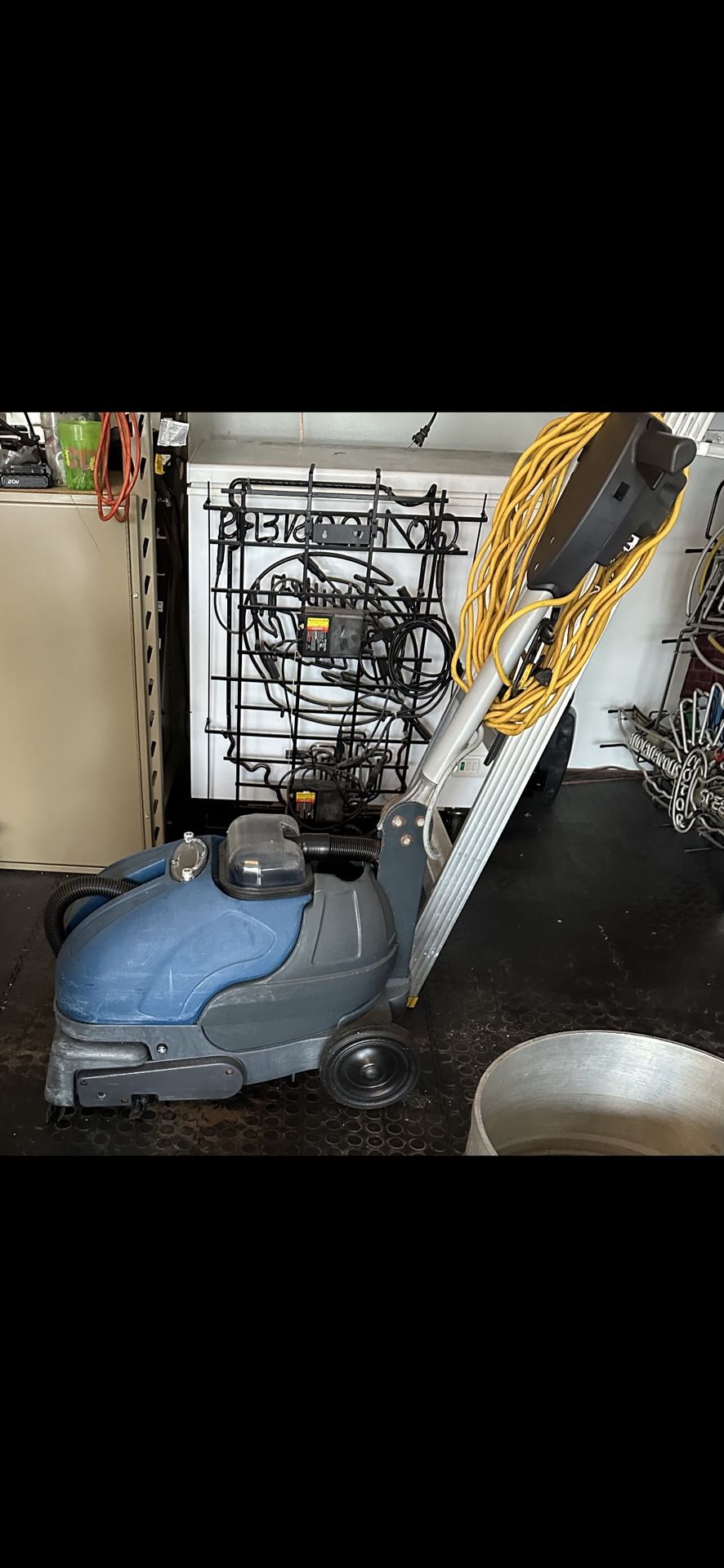 Floor Scrubber And Vacuum 