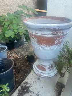 2 matching big pots