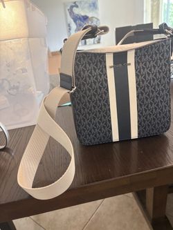 Michael kors cross body