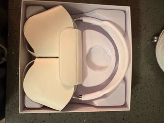 AirPod maxes silver