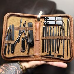 Sweet 👌🏼 !! Complete Bathroom Grooming Kit In Leather Bound Case !