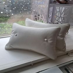 Pair OF CUTE WHITE PLEATHER PILLOWS, SW Portland