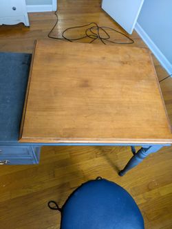 Vintage Desk With Lift Up Top And Drawers.  Built To Last!