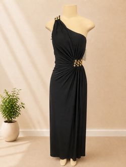 Hermoso vestido negro
