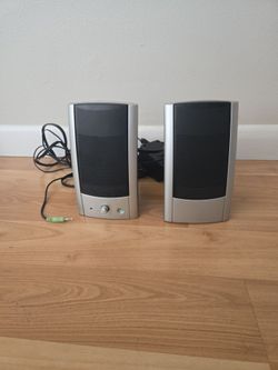Computer desktop speakers