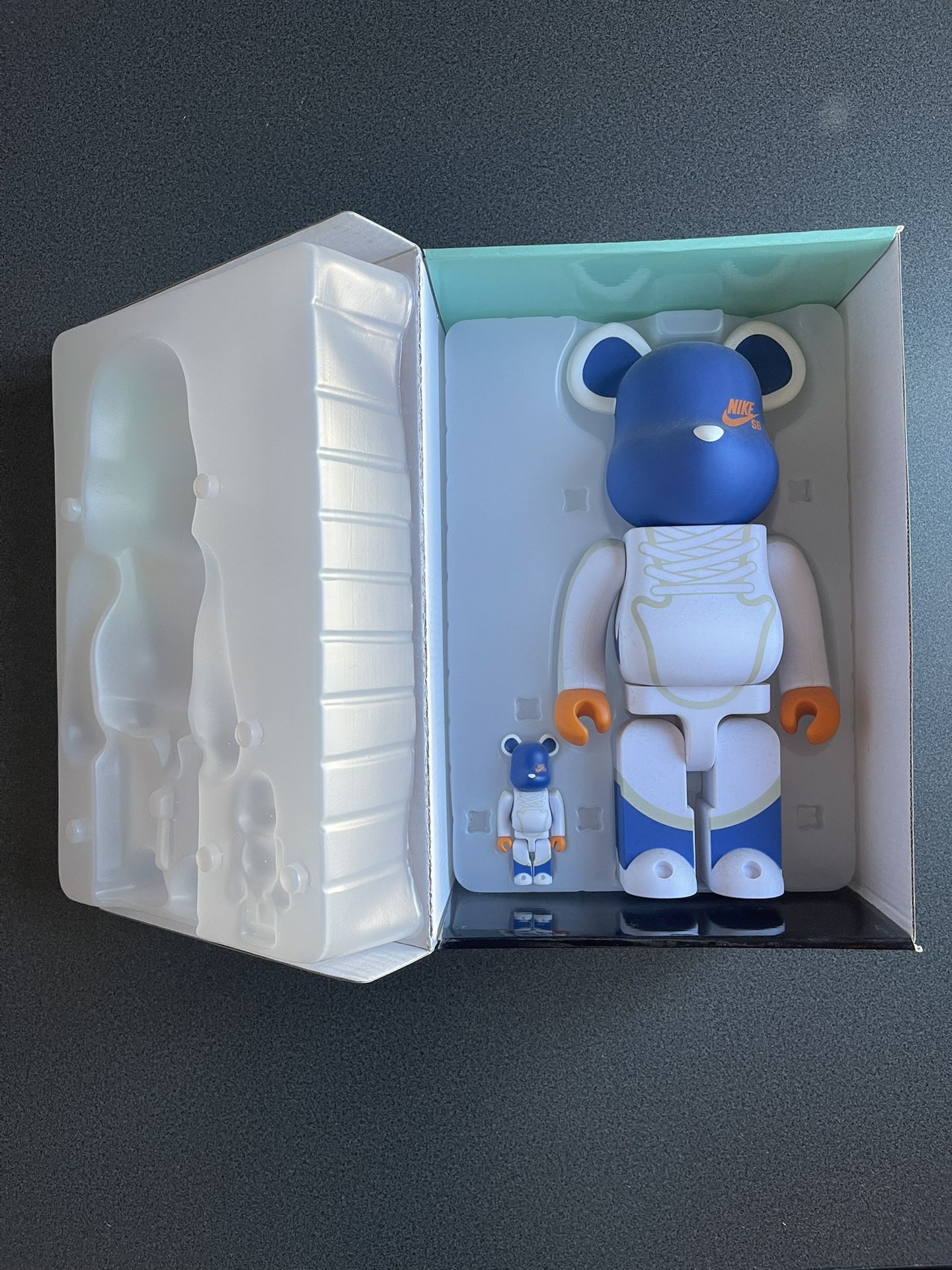 Nike SB Bearbrick 400% + 100%