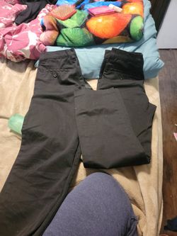 2 Pantalones Negros Para Escuela Niño O Niña Talla 14 Están En Muy Buen Estado Nuevos Sin Etiqueta 10 Dólares Por Los 2