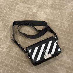 OFF-WHITE Binder Clip Bag (small size )