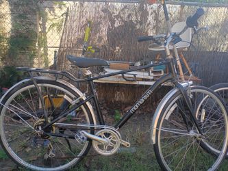 Momentum Brand bike . Street model . In black. Built in cup holder