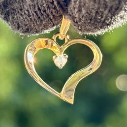 10k Gold Diamond Heart Pendant