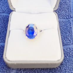 White gold and blue sapphire ring size 6
