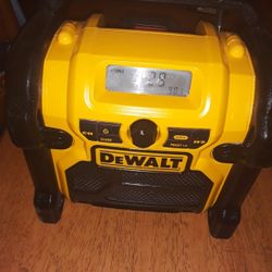 $100 No Less DeWalt Radio With Play All Day 20 Volt 6 Amp Hour Battery