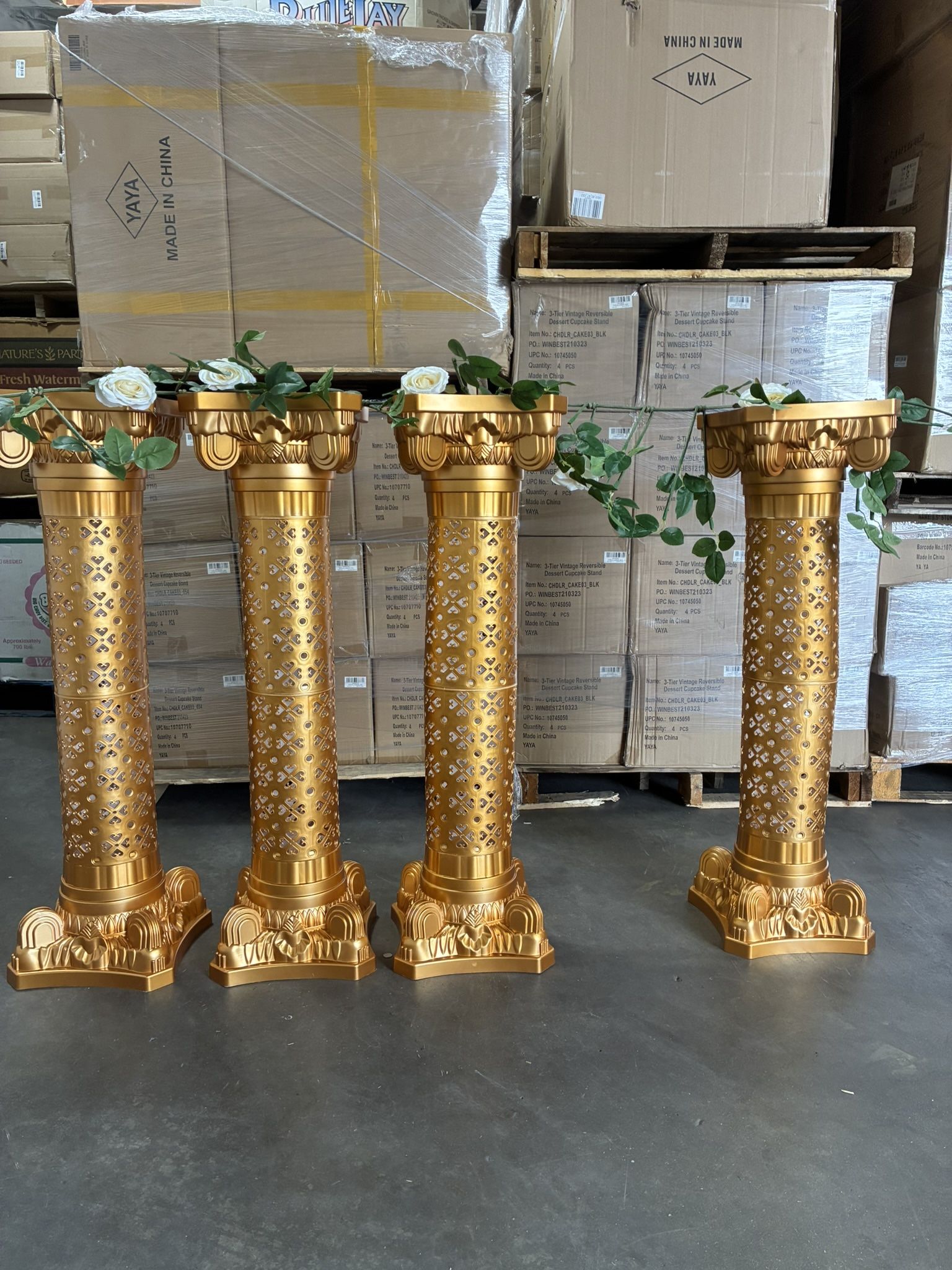 4 Piece Set Roman Pedestal Gold And White