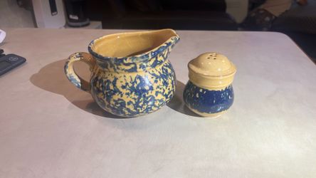 Pfaltzgraff Gravy Server and Shaker