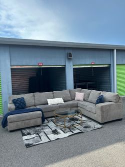 Gray Large U-Shape Sectional Sofa *Delivery*