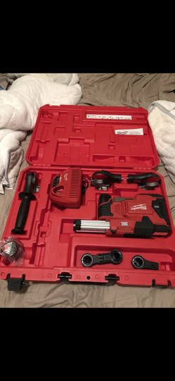 Milwaukee M12 dust extractor set