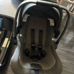Nuna Pipa Lite Car Seat/base