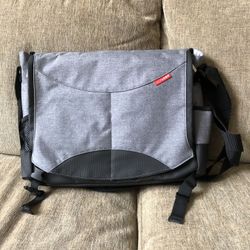 Skip hop diaper bag (crossbody)