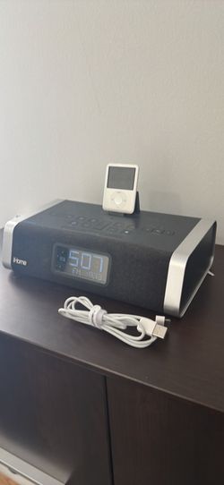 Apple iPod 4GB + iHome Bluetooth Speaker Dock Alarm Clock – Complete Set