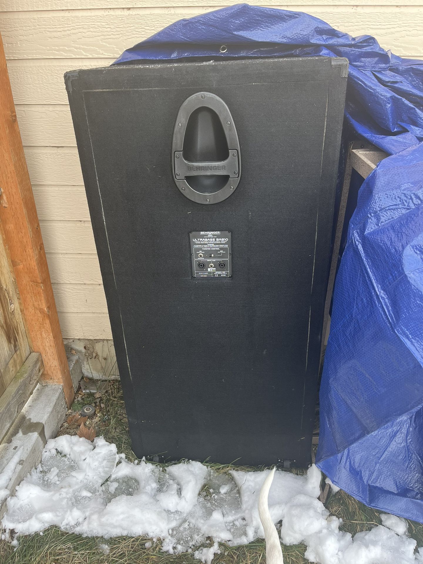 Huge Behgriner Speaker