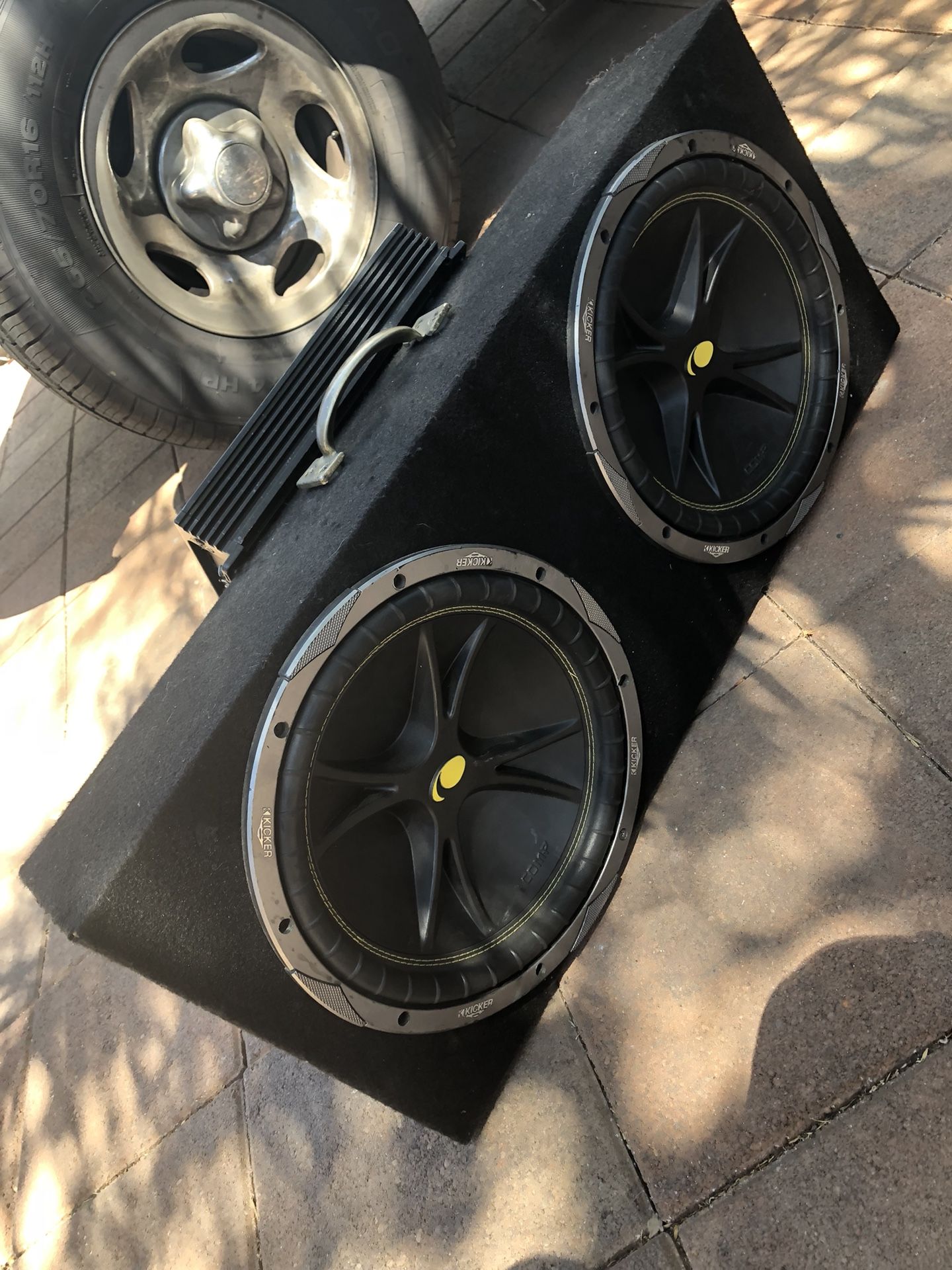 Kicker 12's speakers with amp