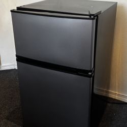 Black Mini Fridge With Freezer