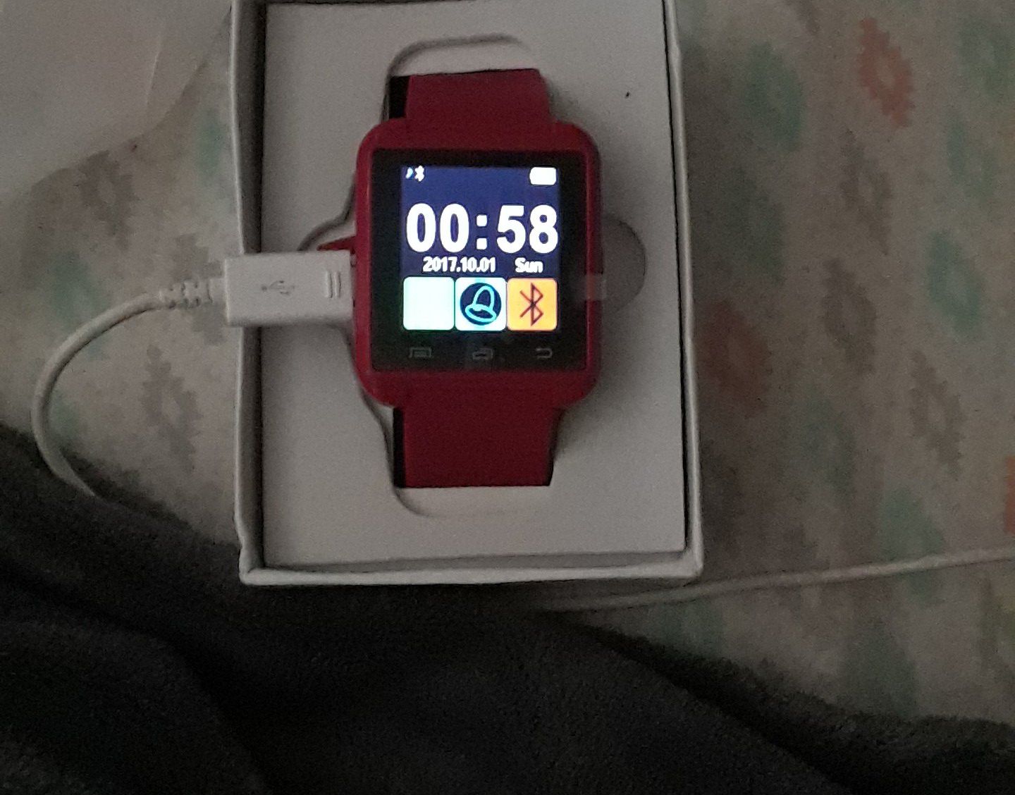 New. Android/Apple Smart Watch. Red.