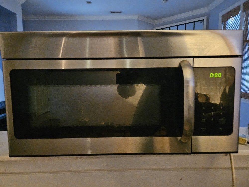 LG Microwave 30x15 Works Great