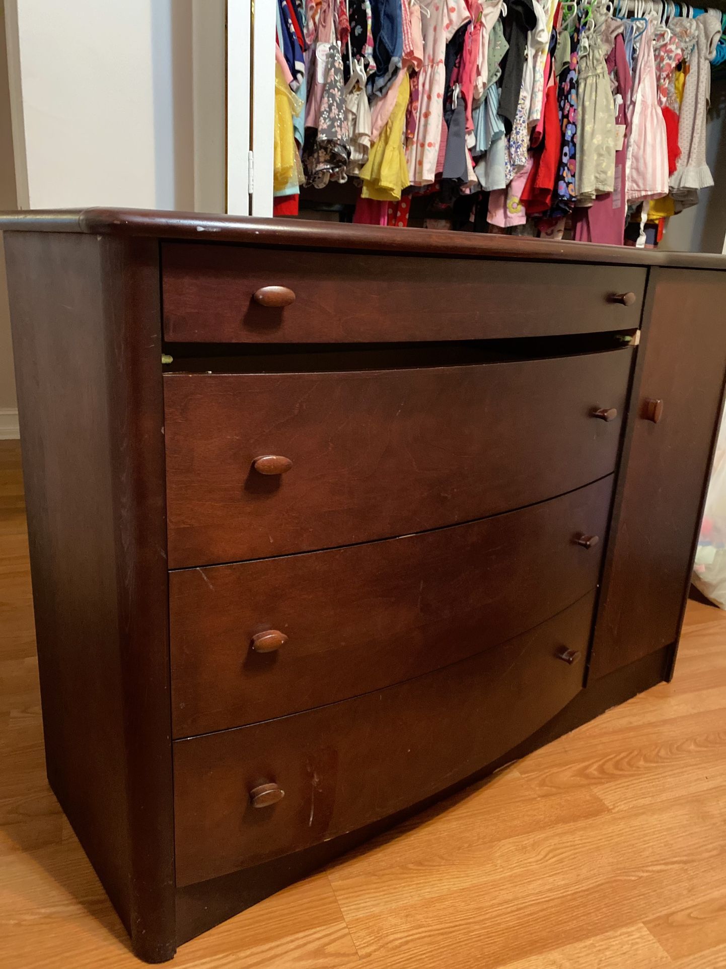 Dresser free