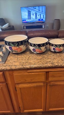 Serving bowls
