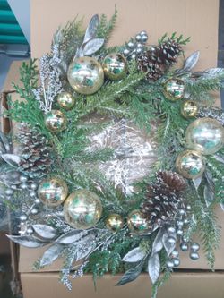 New Boxed 24" Wreaths