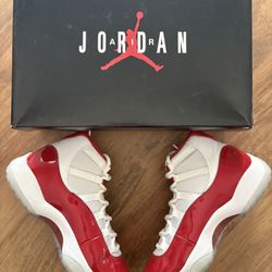 Nike Air Jordan 11 Retro 2022 Cherry Red Men’s Size 10.5 EXCELLENT CONDITION