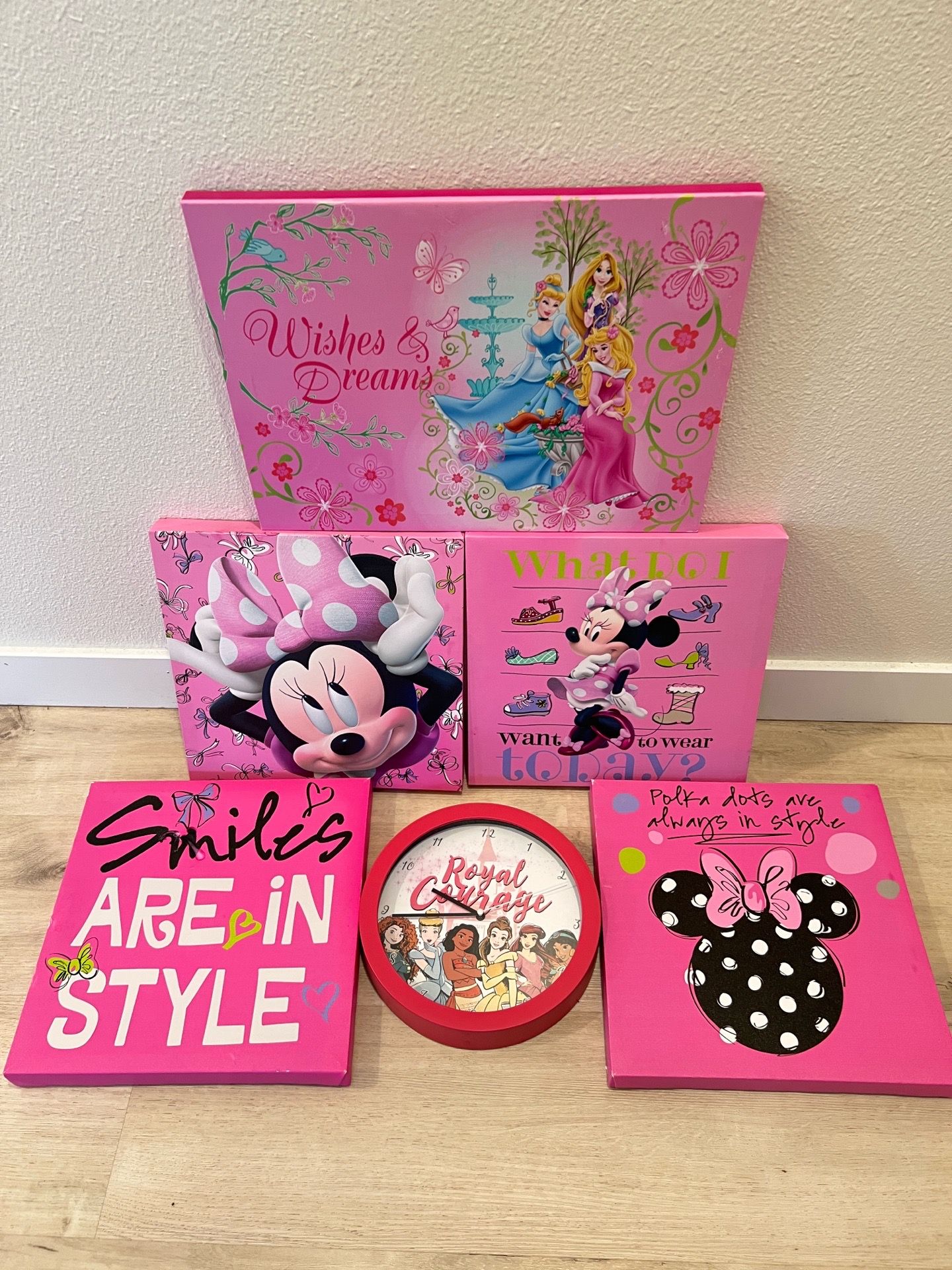 ๐ Assorted Girls Room Decor Set w/ Working Clock