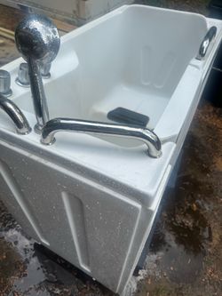 ADA compliant bathtub