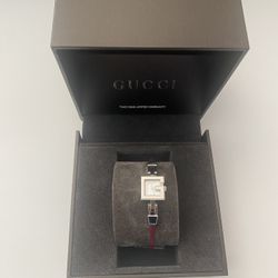 Gucci Women Watch 