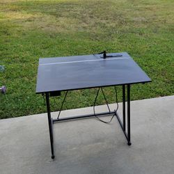 Table/desk/gaming table 