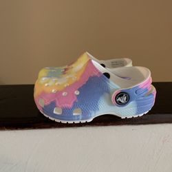 $20 Crocs  Talla C8 Niña  Nuevos