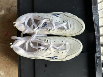 Ladies Asics Running Shoe Size 5 1/2. Unworn $19.