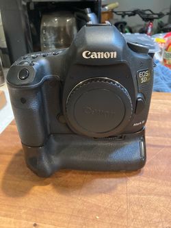 Canon EOS 5D III - good condition with battery pack and batteries