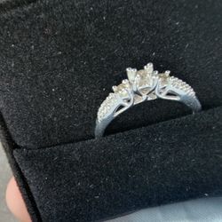 Diamond Engagement Ring - White Gold