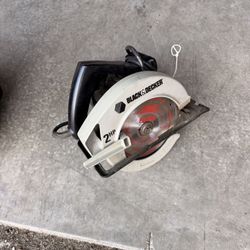 BLACK AND DECKER 7 1/4" CIRCULAR SAW