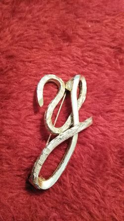 Initial Y Goldtone brooch/pin